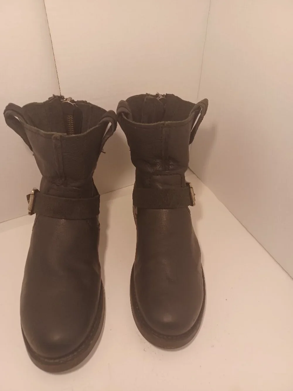 FRYE BLACK LEATHER ANKLE BOOT SIZE 7.5b